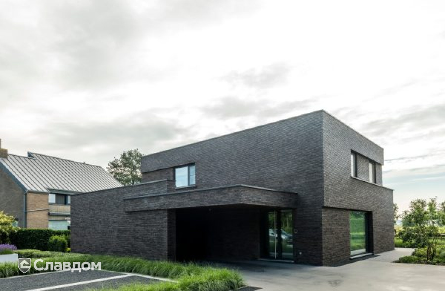 Частный дом с облицовкой кирпичом Terca Iluzo Bruin-Zwart