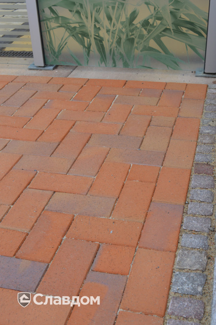 Дворовая территория с применением брусчатки Vandersanden Zittau