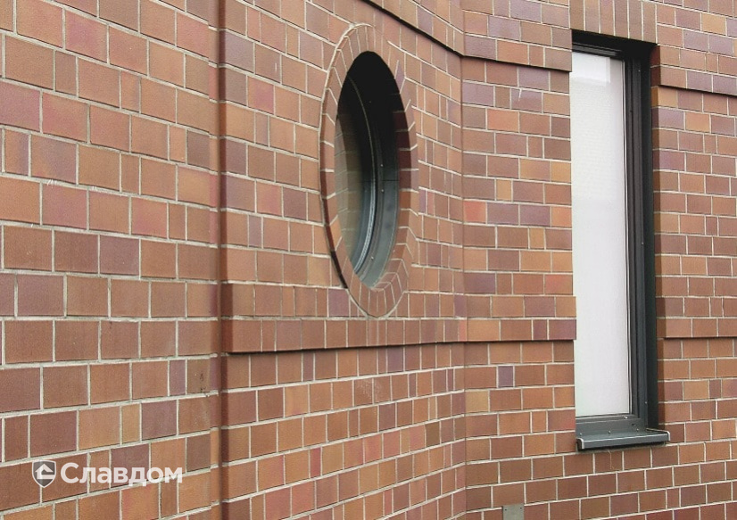 Многоэтажный жилой дом с облицовкой кирпичом Terca Lausitz