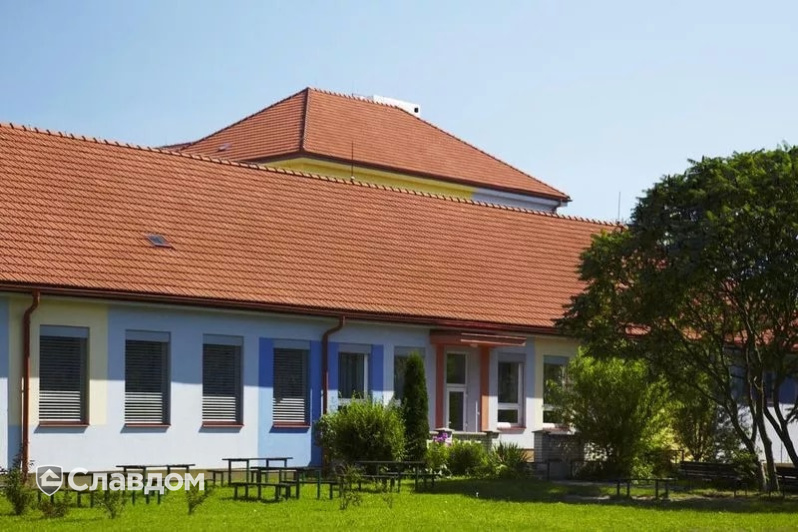 Школа с черепицей TONDACH Французская 10-красный ангоб