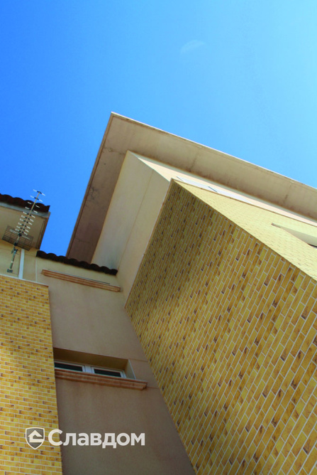 Частный дом с применением облицовочной плитки Lode Kristina 15.745100W