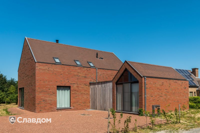 Частный дом с облицовкой кирпичом Terca Linneaus Robinia