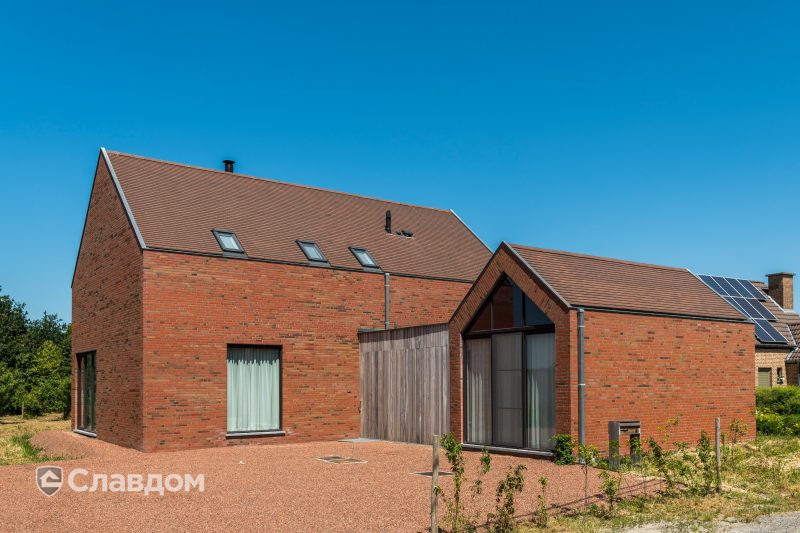 Частный дом с облицовкой кирпичом Terca Linneaus Robinia