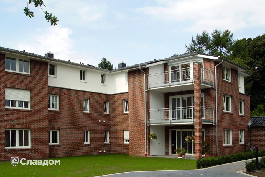 Жилой дом с облицовкой кирпичом Roben Wiesmoor rotblau bunt 