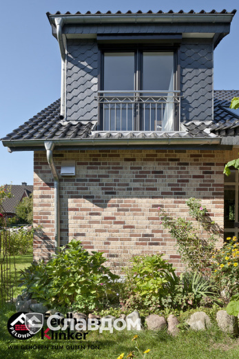 Частный дом с облицовкой кирпичом Feldhaus Klinker 685 sintra сarmesi nelino и 690 sintra ardor blanca