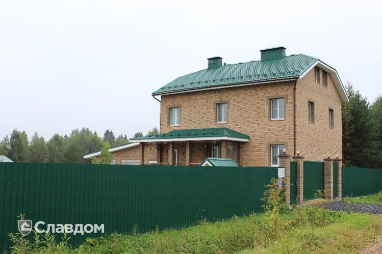 Частный дом с облицовкой кирпичом КС-Керамик 1НФ Камелот микс гладкий