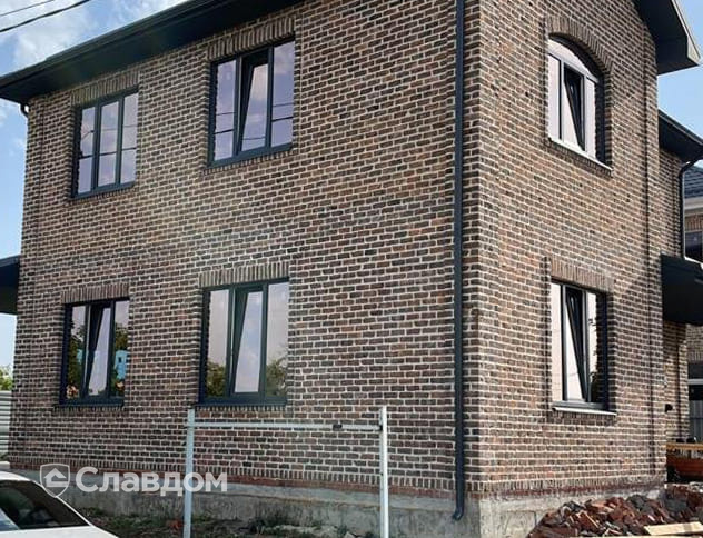 Фасад дома и забор из кирпича Rightbrick Ринк
