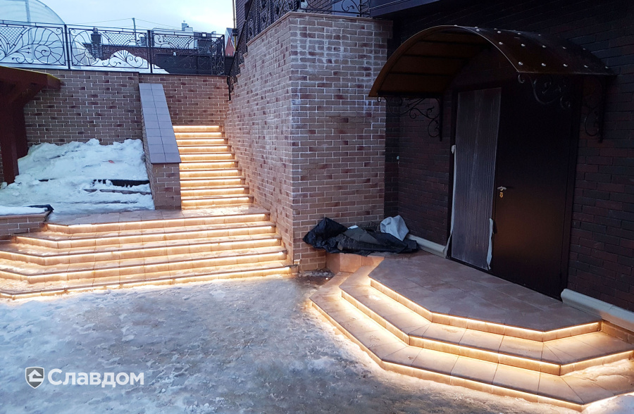 Коллекция ступеней и плитки Westerwaelder Klinker ATRIUM Cotto в облицовке крыльца и лестниц