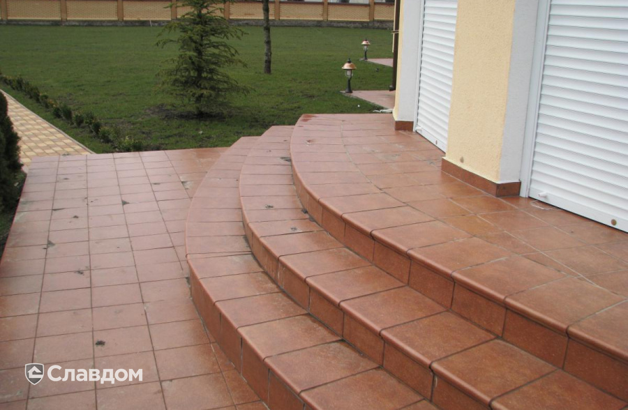 Частный дом со ступенями Stroeher Roccia 839 ferro