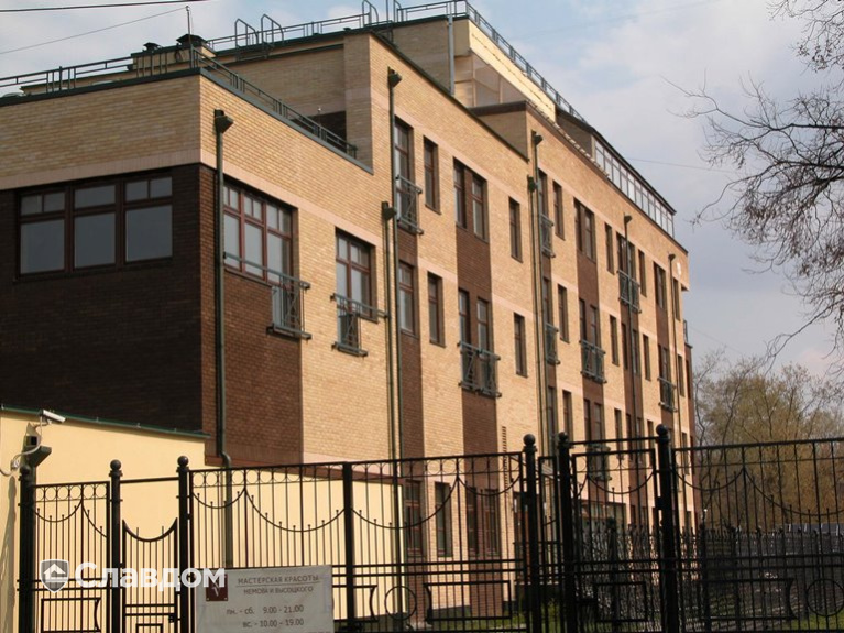 Жилой комплекс с облицовкой кирпичом Terca Safari и Terca Terra шероховатый