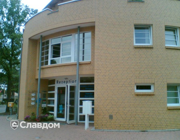 Офисное здание с облицовкой кирпичом Terca Markish