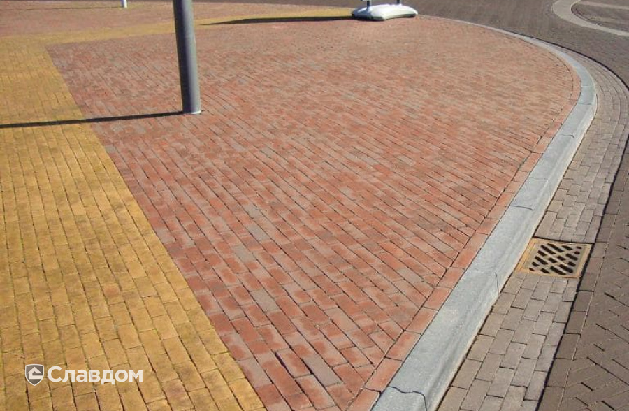 Центральная улица в Неде с применением брусчатки Penter Padova DF и Solane DF