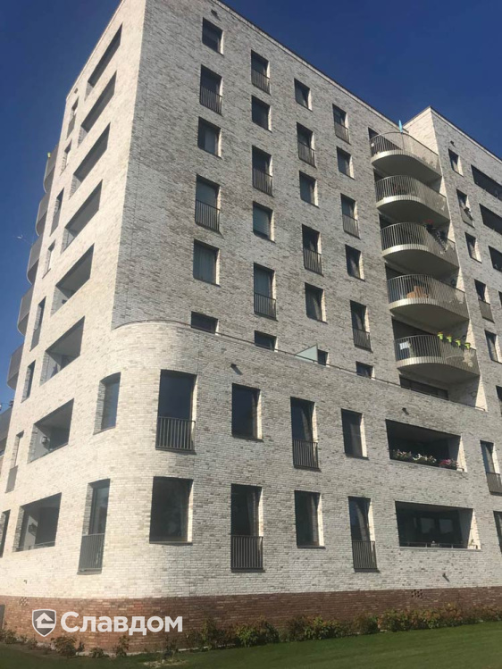 Многоэтажный жилой дом с облицовкой кирпичом ENGELS HANDFORM Cathargo Carrera