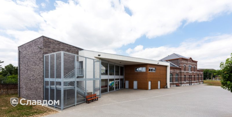 Здание школы с облицовкой кирпичом Terca Iluzo Grijs-zwart