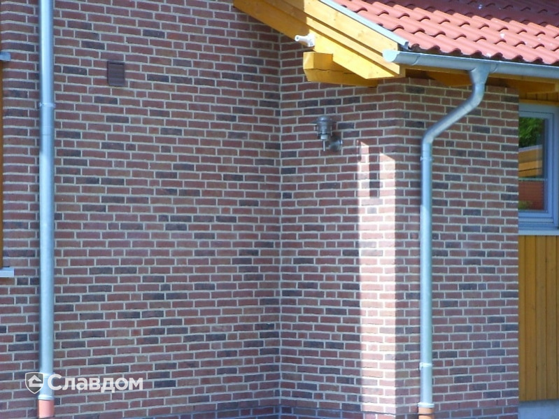 Двухэтажный коттедж с облицовкой кирпичом Terca Olm-Orme