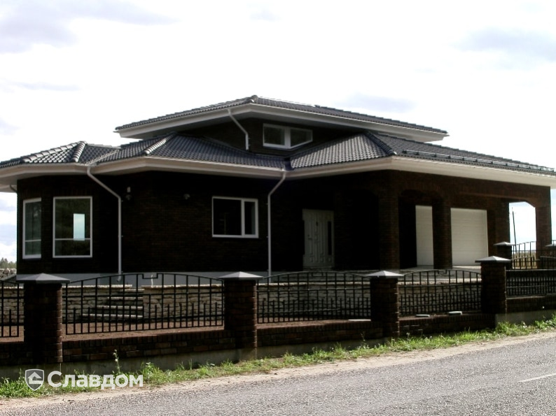 Коттедж с облицовкой кирпичом Terca Nero гладкий