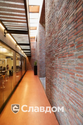 Офис в Мускроне с облицовкой кирпичом Terca Paarsblauw