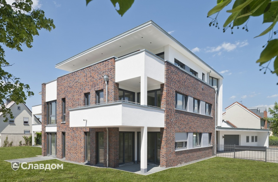 Жилой дом с облицовкой кирпичом Feldhaus Klinker 560 carbona ardor colori