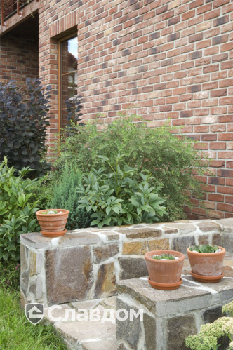 Частный дом с облицовкой кирпичом Terca Bijou