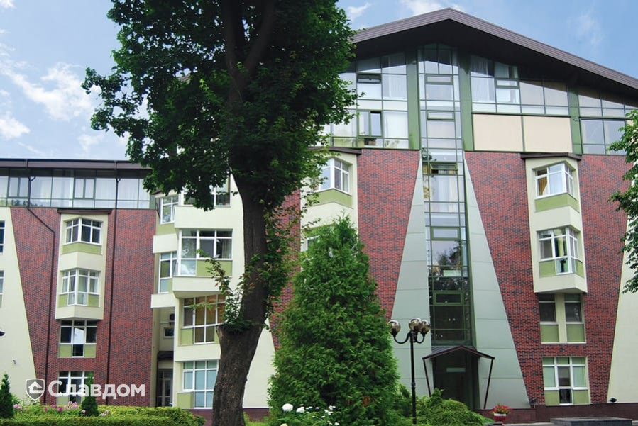 Малоэтажный жилой комплекс с облицовкой фасадной клинкерной плиткой King Klinker Dream House 04 Wild wine