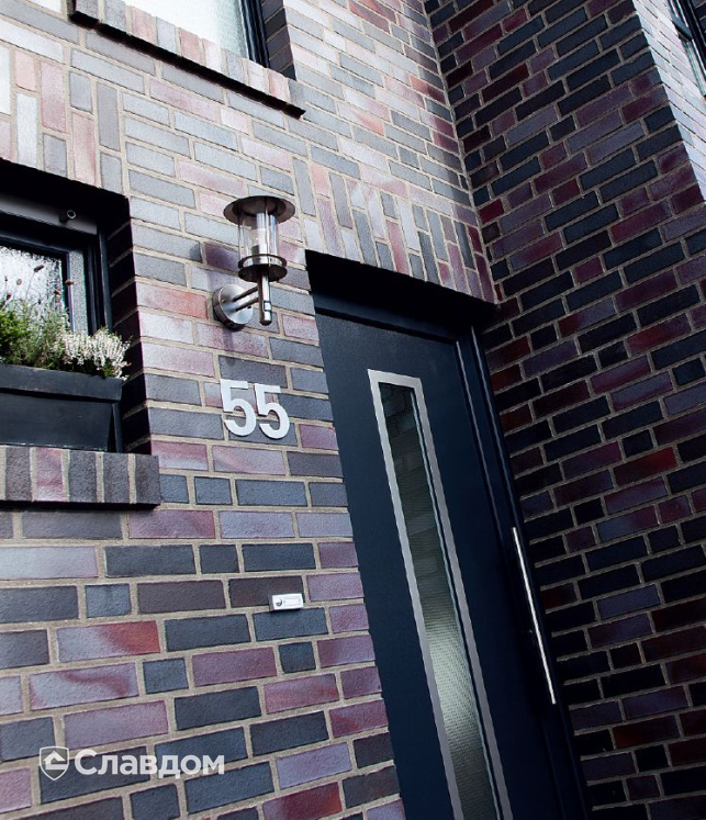 Частный дом с облицовкой кирпичом MUHR 25 Violettschwarz