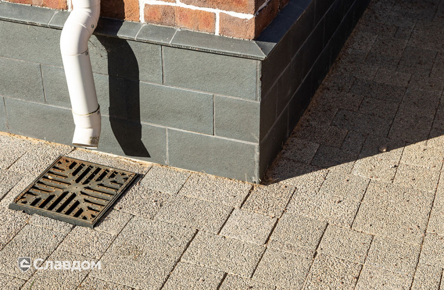 Частный дом с облицовкой плиткой Roben Formback Buntgeflammt