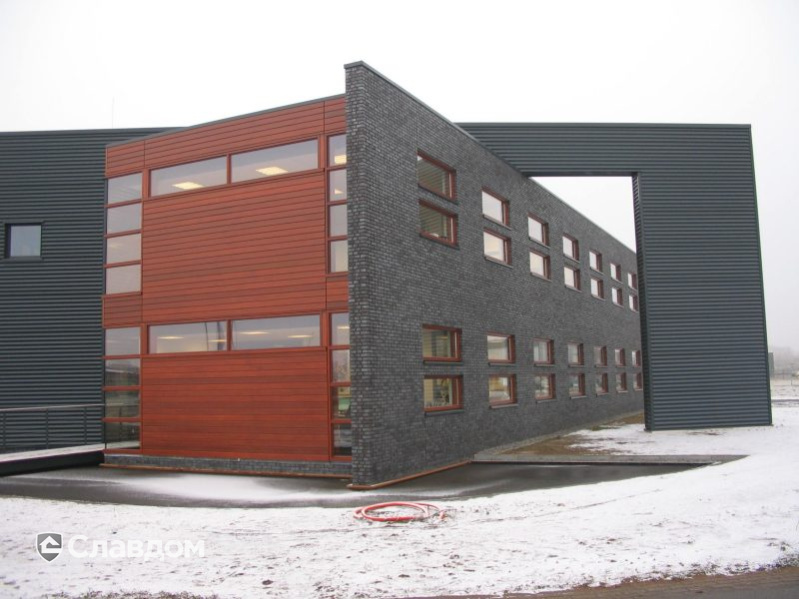 Офис в г.Донген с облицовкой кирпичом Terca Ebonywood