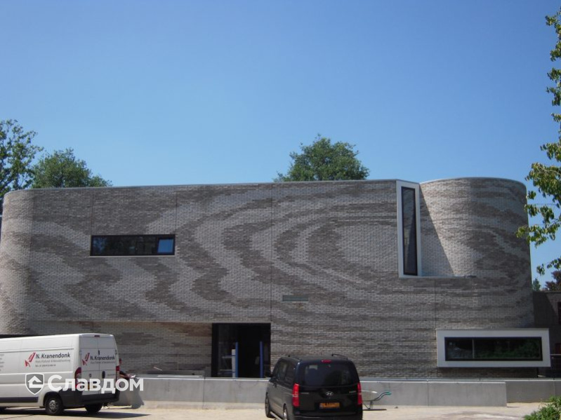 Здание стоматологии с облицовкой кирпичом Terca Birchwood