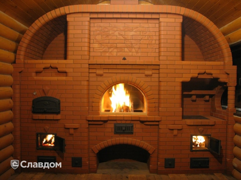 Уличная печь с грилем и хлебным регистром с облицовкой полнотелым кирпичом КС-Керамик Красный