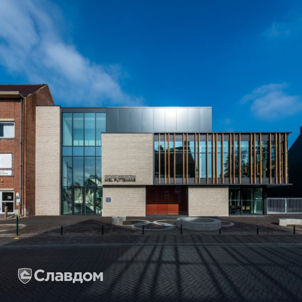 Культурный центр в Тервюрене с облицовкой кирпичом Terca Latero Basalto