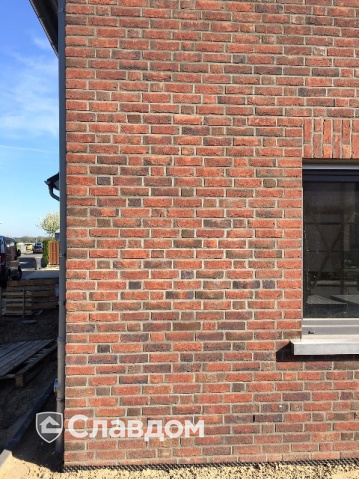 Частный дом с облицовкой кирпичом Terca Morado