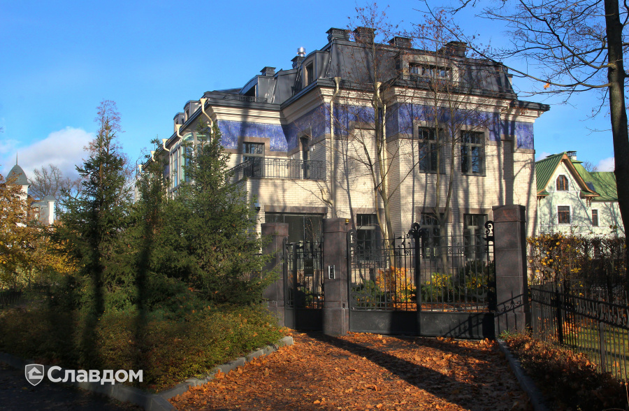 Особняк в Санкт-Петербурге с облицовкой фасадной плиткой Roben Oslo