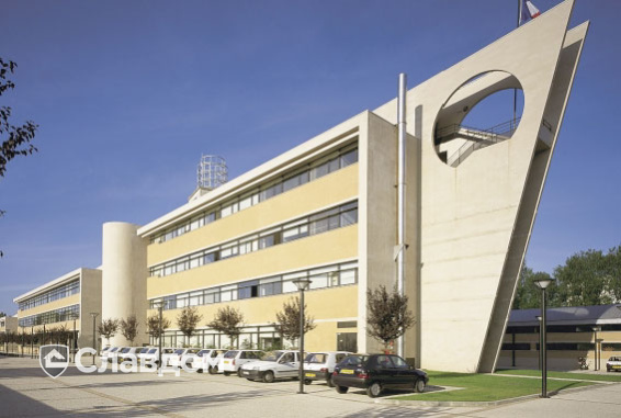 Офисное здание с облицовкой кирпичом Roben Sorrento sandweiss