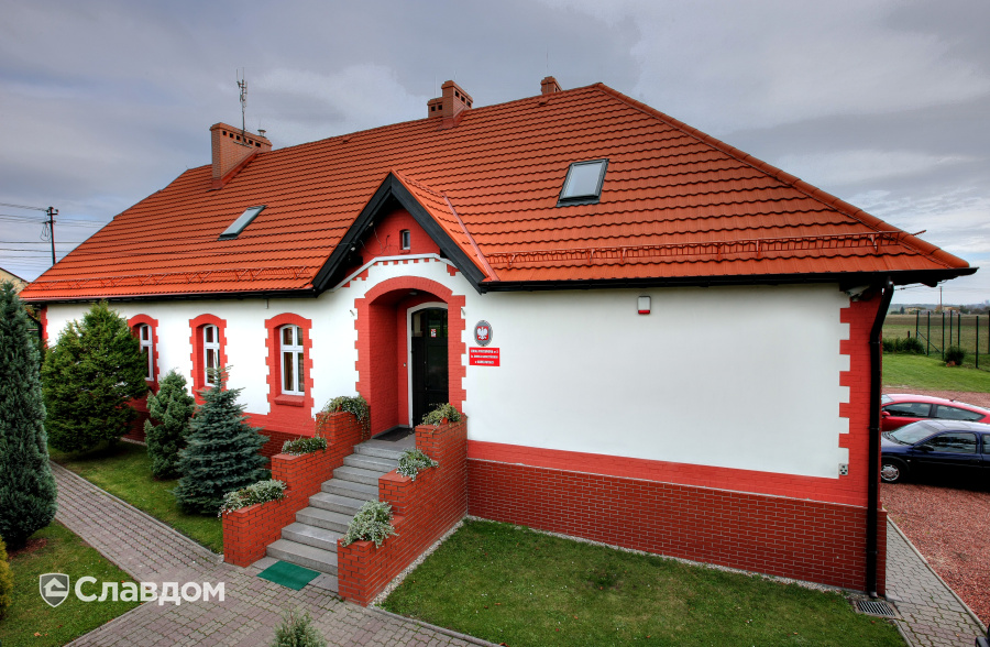 Частный дом с использованием композитной черепицы AeroDek (Decra) Classic цвет осенний каприз