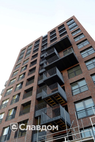 Многоэтажный жилой дом с облицовкой кирпичом Terca HKS Bunt