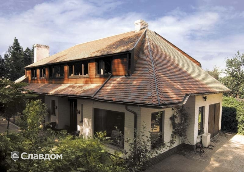 Одноэтажный дом с применением керамической черепицы Koramic Pontigny Plain Tile Natural Red, Cream Flamed, Red Flamed, Brown Flamed, Mellow Red