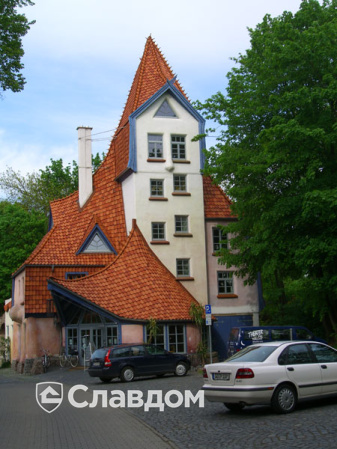 Дом с керамический черепицей Jacobi Z5 натуральный красный и красный матовая глазурь