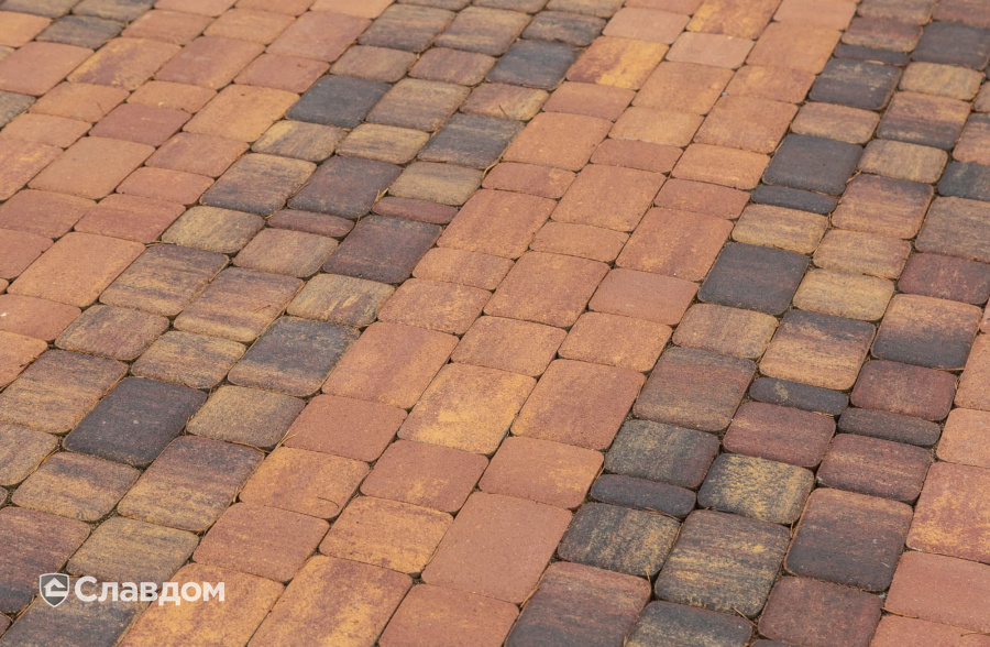 Частный дом в Ленинградской области с мощением плиткой Braer Классико