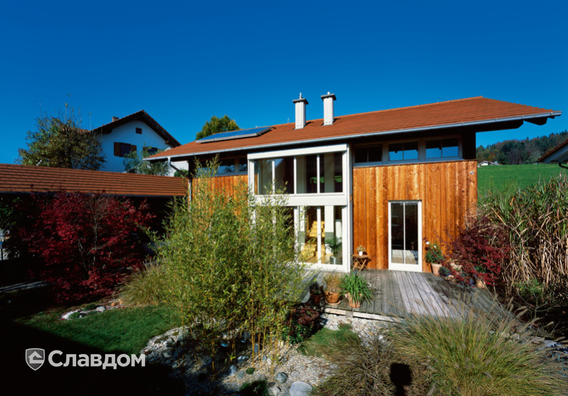 Частный дом с крышей из черепицы Creaton Domino Naturrot