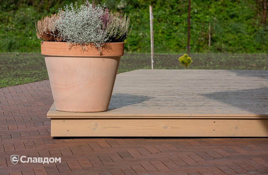 Территория частного дома с применением брусчатки Penter Baltic Klinker Pavers Nuance STT65