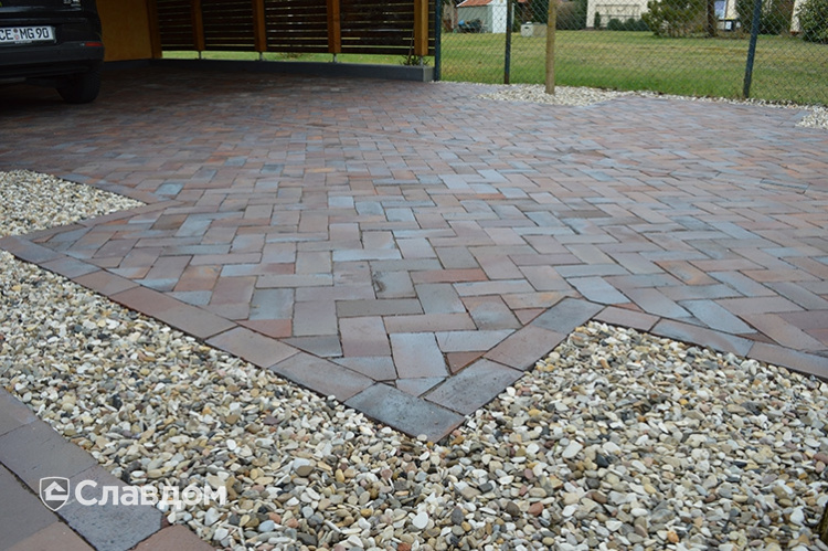 Частный дом с мощением брусчаткой LHL Antika