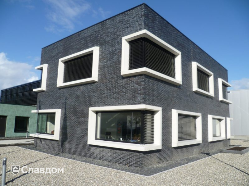 Офис Tolsma Techniek с облицовкой кирпичом Terca Ebonywood