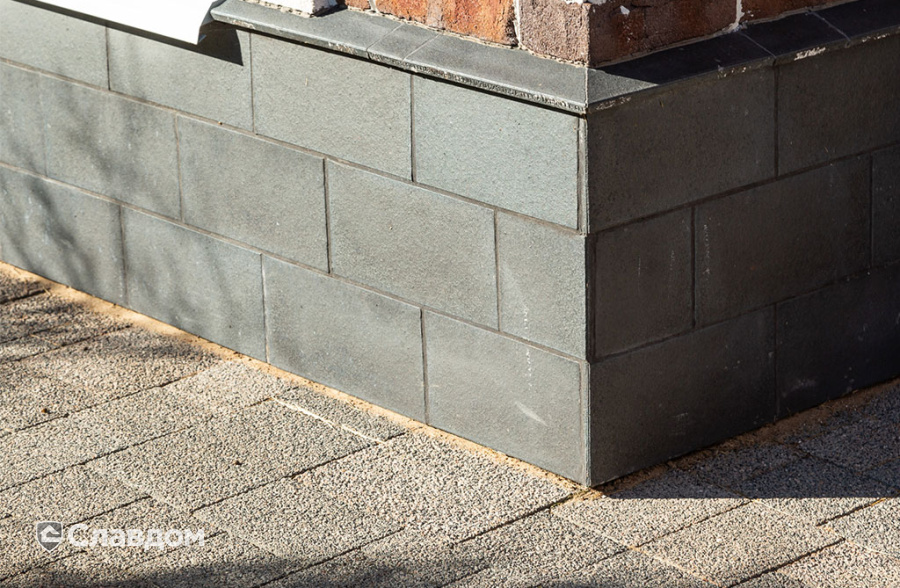 Частный дом с облицовкой плиткой Roben Formback Buntgeflammt