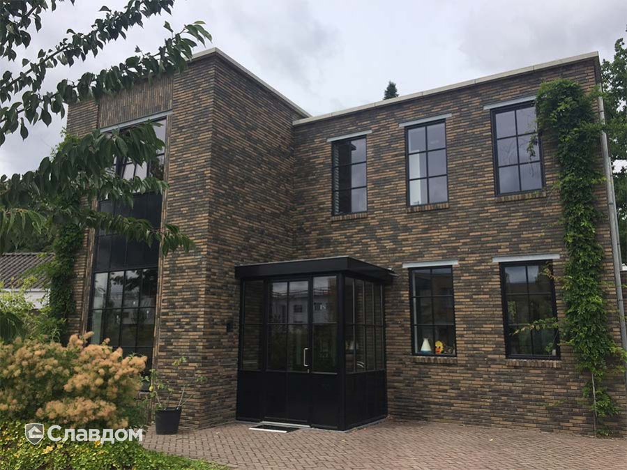 Частный дом с облицовкой кирпичом Terca Garland Falls