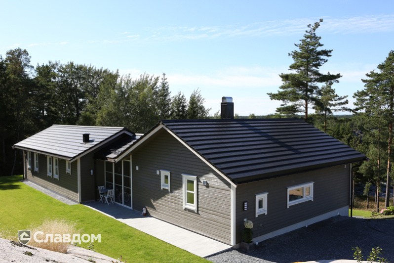 Коттедж с крышей из черепицы Creaton Domino Schieferton Engobiert