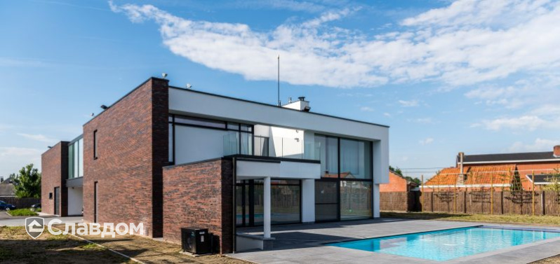 Частный дом в Эдегеме с облицовкой кирпичом Terca Wasserstrich Special E1