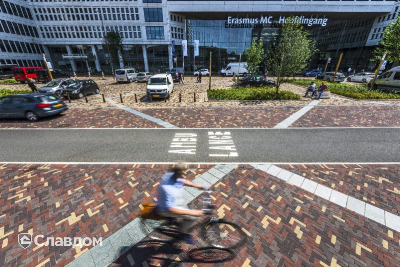 Медицинский центр университета Эразмус с миксом брусчатки Penter Paviona, Omber, Siena и Mastiek