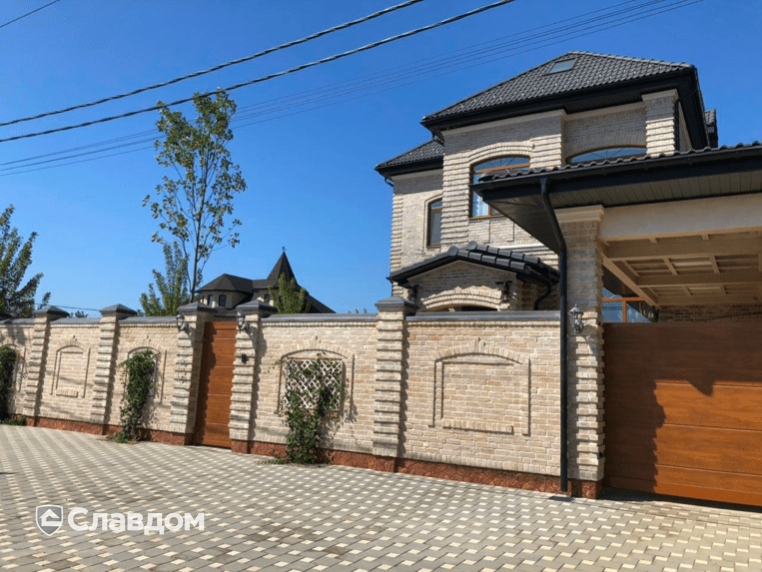 Частный дом с облицовкой из кирпича Богандинский КЗ Лозьер