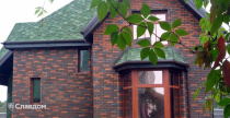 Частный дом с облицовкой кирпичом КС-Керамик Бавария микс гладкий и Красный гладкий