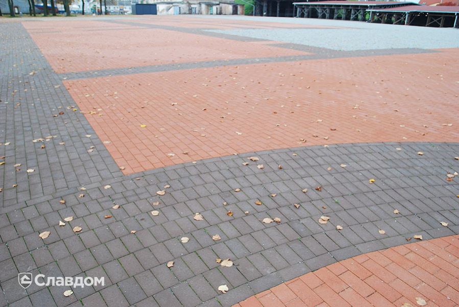 Площадь с применением брусчатки Penter Baltic Klinker Pavers Classic и Braun